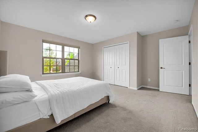 41761 Steinbeck Glen, Novi, MI 48377