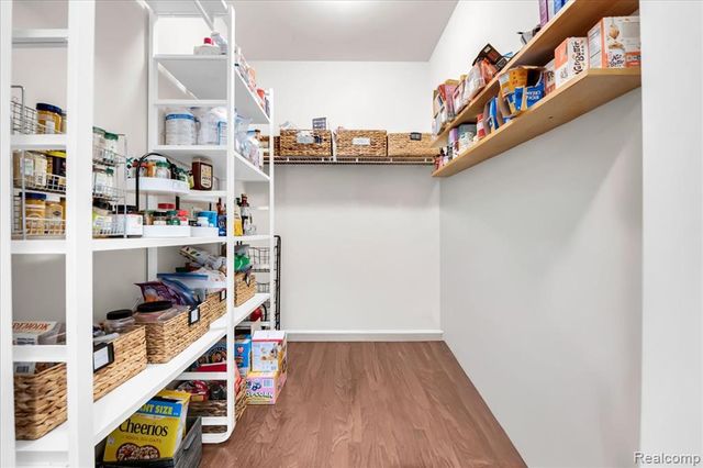 41761 Steinbeck Glen, Novi, MI 48377