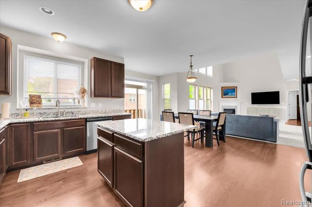 41761 Steinbeck Glen, Novi, MI 48377