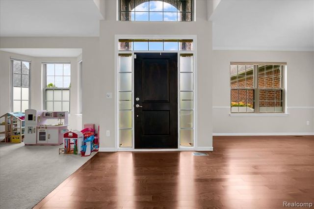 41761 Steinbeck Glen, Novi, MI 48377
