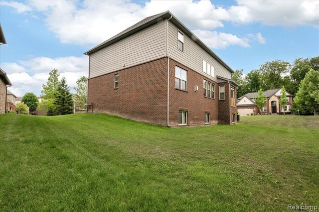 41761 Steinbeck Glen, Novi, MI 48377