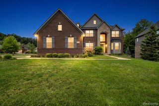 41761 Steinbeck Glen, Novi, MI 48377