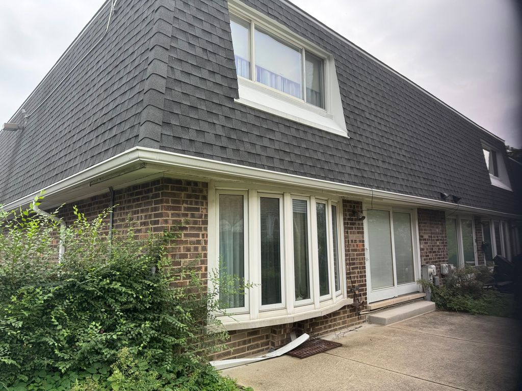 2856 W TOUHY Avenue H, Chicago, IL 60645 — photo 2