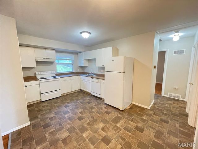 10506 Spring Garden Drive, St Louis, MO 63137