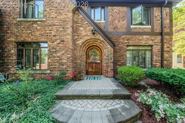 16580 Westmoreland Road, Detroit, MI 48219
