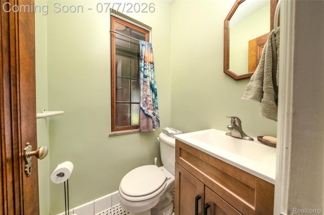 16580 Westmoreland Road, Detroit, MI 48219