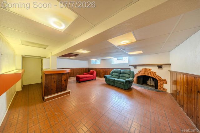 16580 Westmoreland Road, Detroit, MI 48219