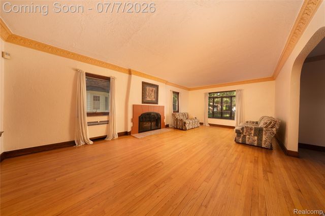 16580 Westmoreland Road, Detroit, MI 48219