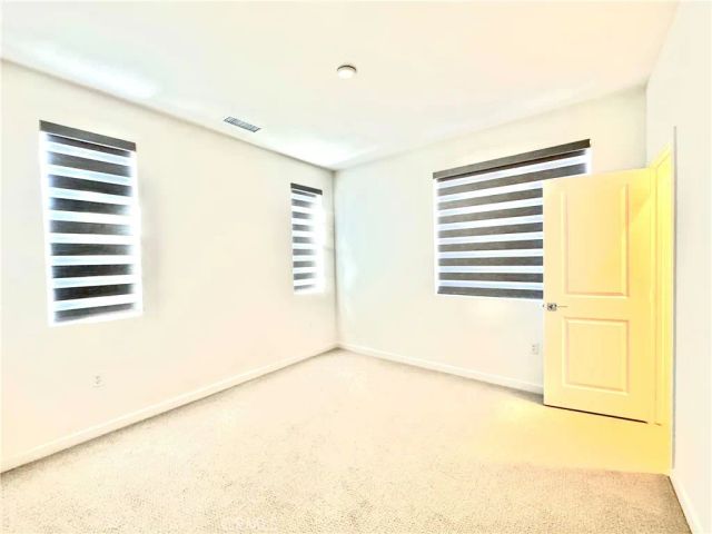 5826 Walden Ct, Eastvale, CA 92880