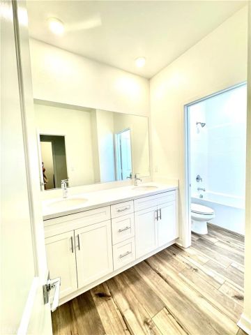 5826 Walden Ct, Eastvale, CA 92880