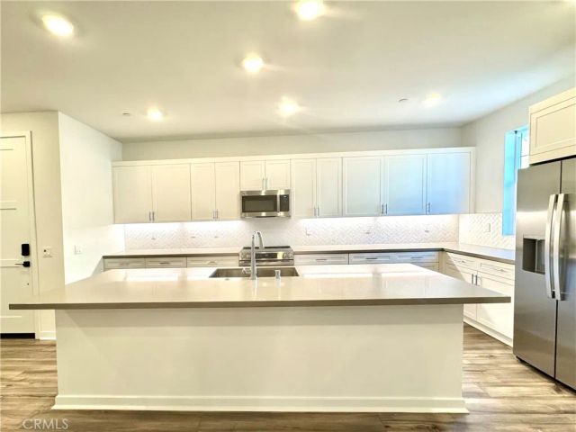 5826 Walden Ct, Eastvale, CA 92880