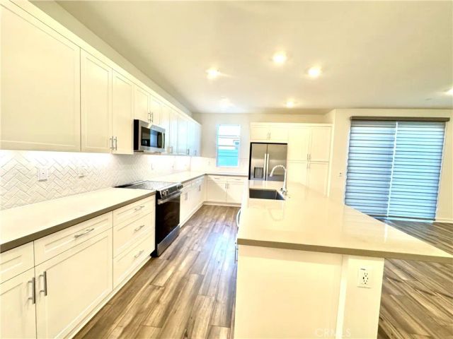 5826 Walden Ct, Eastvale, CA 92880