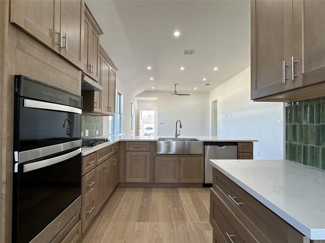 332 Glocken LN, Kyle, TX 78640