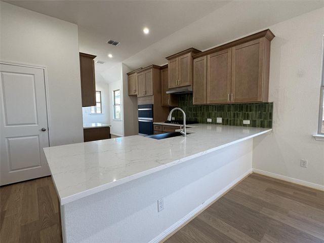 332 Glocken LN, Kyle, TX 78640