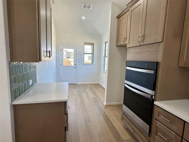 332 Glocken LN, Kyle, TX 78640