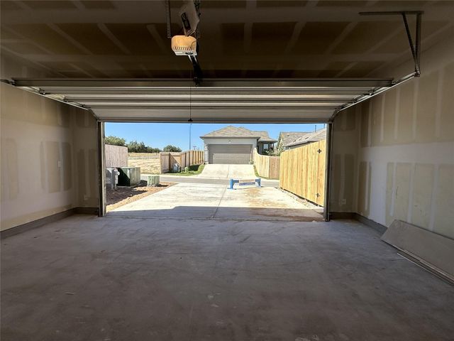 332 Glocken LN, Kyle, TX 78640