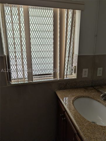 11855 NE 19th Dr 46, North Miami, FL 33181