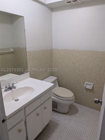 11855 NE 19th Dr 46, North Miami, FL 33181