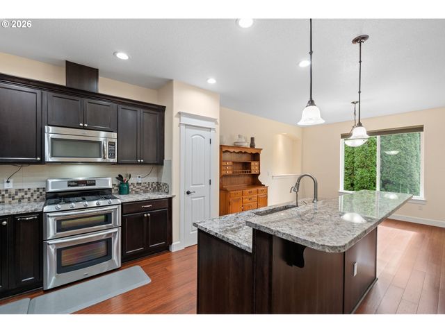 842 36TH Ave, Forest Grove, OR 97116