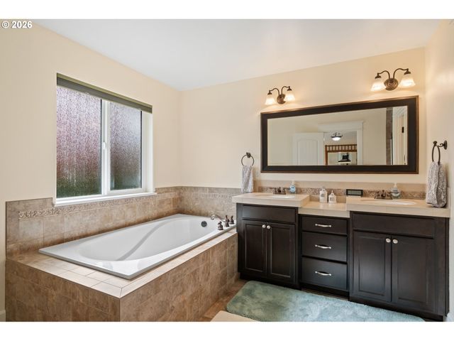 842 36TH Ave, Forest Grove, OR 97116
