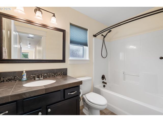 842 36TH Ave, Forest Grove, OR 97116