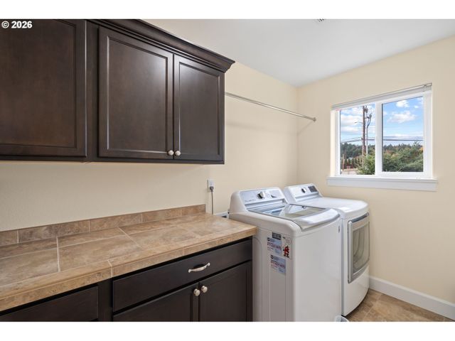 842 36TH Ave, Forest Grove, OR 97116