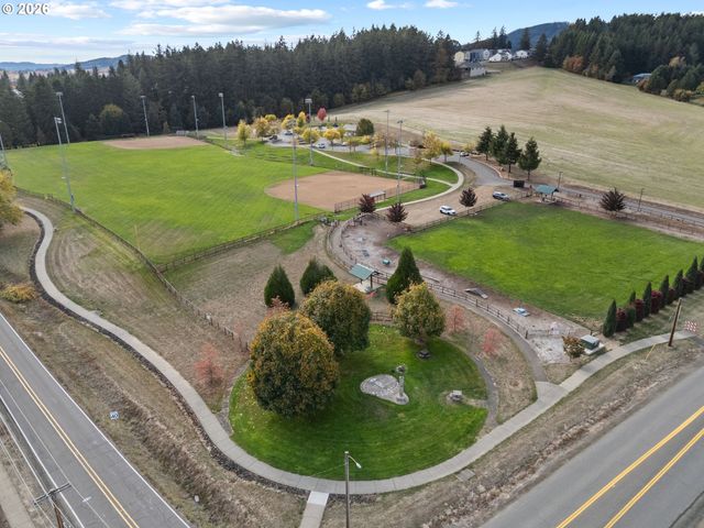 842 36TH Ave, Forest Grove, OR 97116