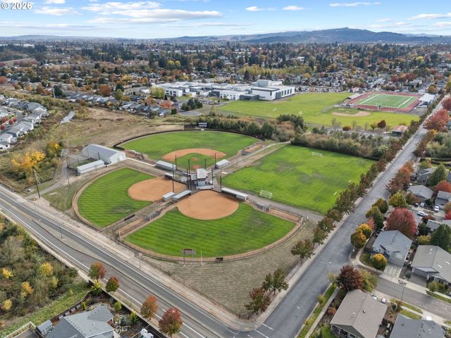 842 36TH Ave, Forest Grove, OR 97116