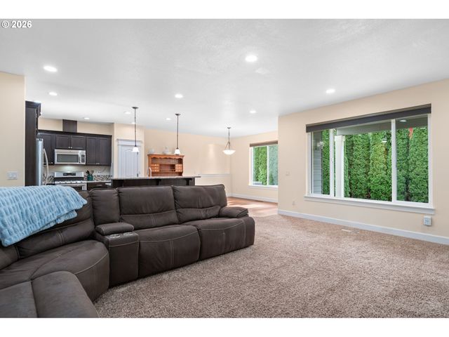 842 36TH Ave, Forest Grove, OR 97116