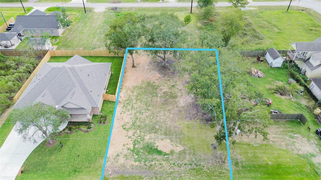 410 Texas Avenue, Arcola, TX 77583