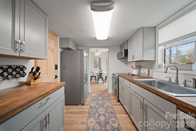 539 Caribou Road, Asheville, NC 28803