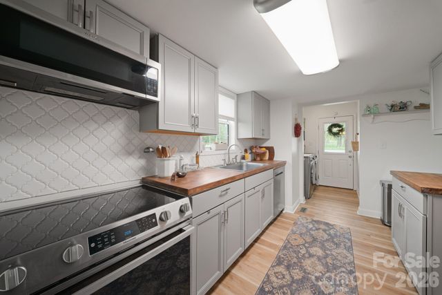 539 Caribou Road, Asheville, NC 28803