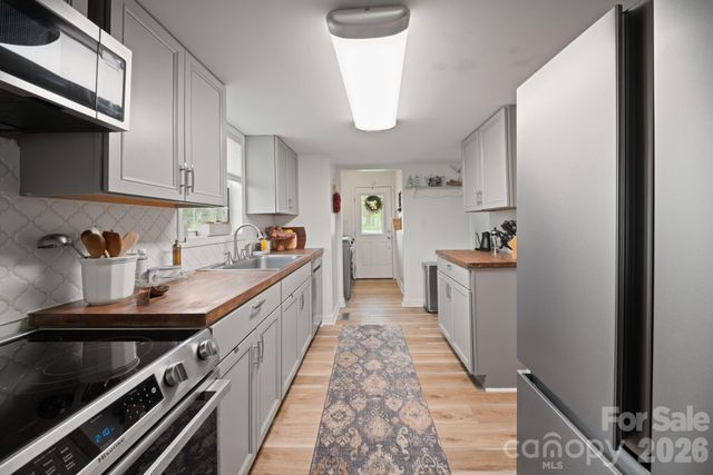 539 Caribou Road, Asheville, NC 28803