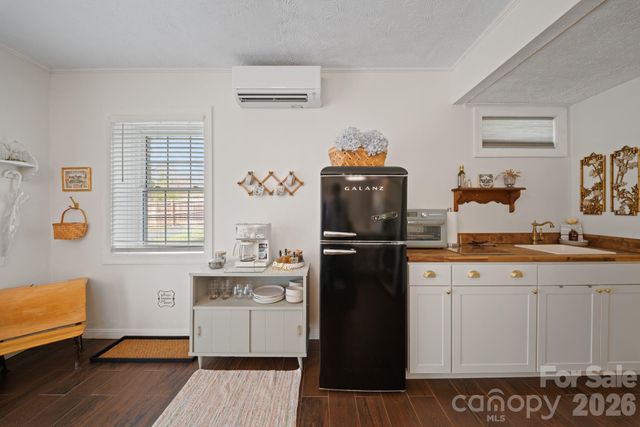 539 Caribou Road, Asheville, NC 28803