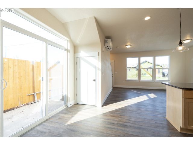 119 E JERSEY, Gladstone, OR 97027