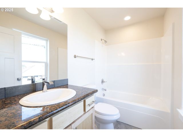 119 E JERSEY, Gladstone, OR 97027