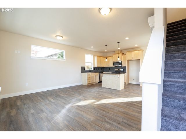 119 E JERSEY, Gladstone, OR 97027