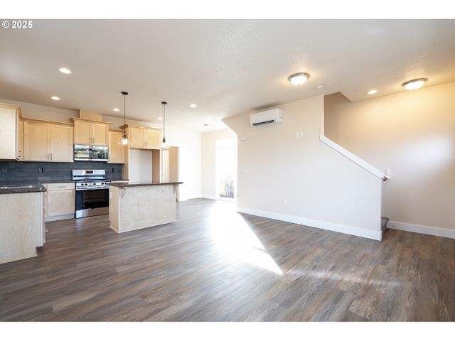 119 E JERSEY, Gladstone, OR 97027