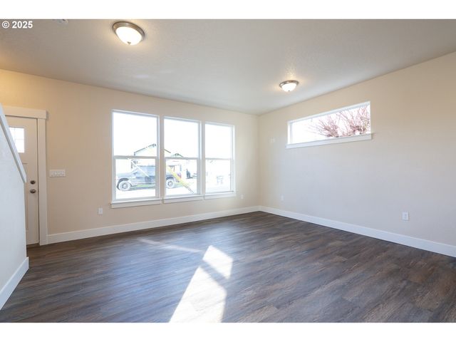 119 E JERSEY, Gladstone, OR 97027