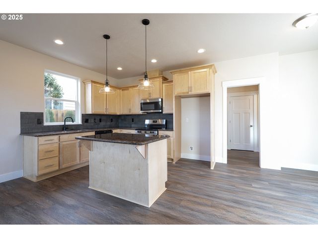 119 E JERSEY, Gladstone, OR 97027