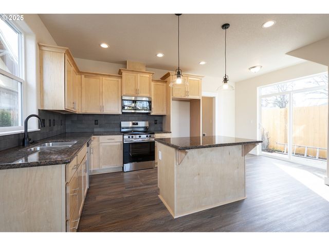 119 E JERSEY, Gladstone, OR 97027