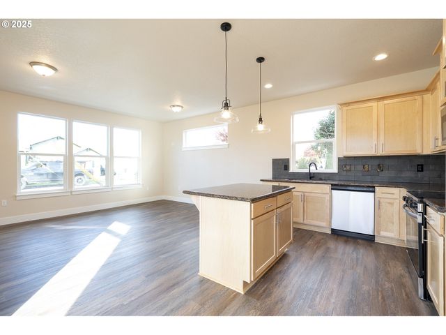 119 E JERSEY, Gladstone, OR 97027