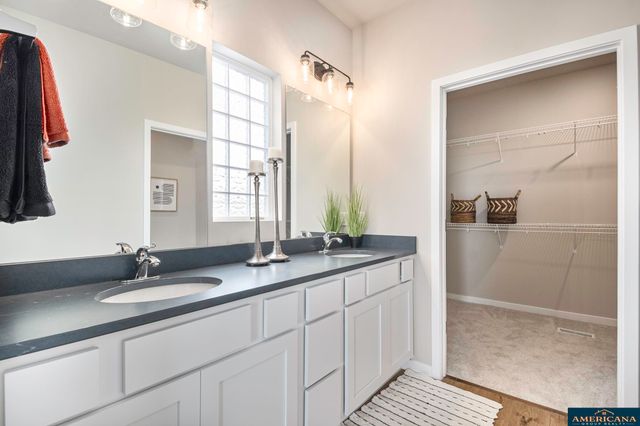 8010 N 113 Street, Omaha, NE 68142