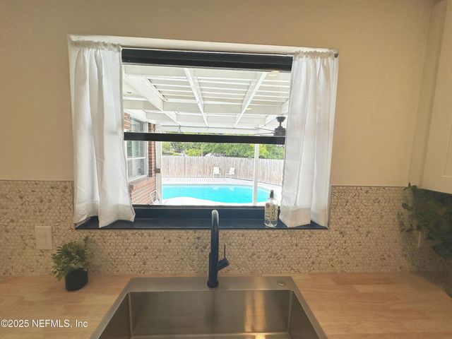 1118 BROOKMONT Avenue E, Jacksonville, FL 32211