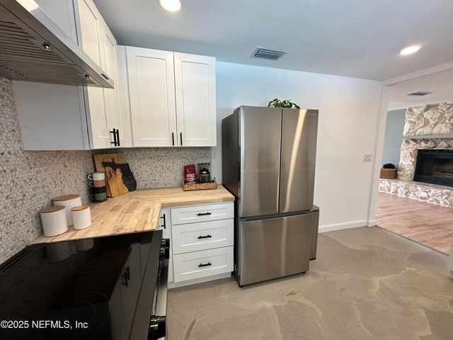 1118 BROOKMONT Avenue E, Jacksonville, FL 32211