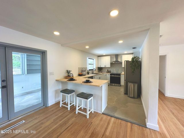 1118 BROOKMONT Avenue E, Jacksonville, FL 32211