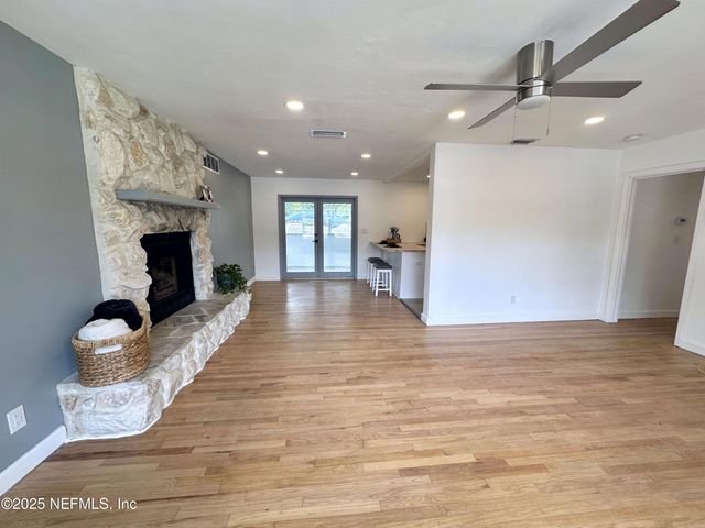 1118 BROOKMONT Avenue E, Jacksonville, FL 32211