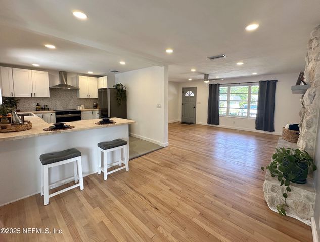 1118 BROOKMONT Avenue E, Jacksonville, FL 32211