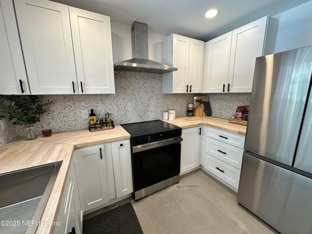 1118 BROOKMONT Avenue E, Jacksonville, FL 32211