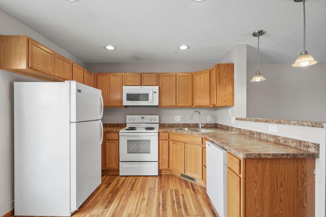 2880 Clover Ridge Drive, Chaska, MN 55318